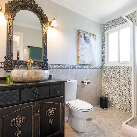 ヴィラ El Coto フエンヒロラ